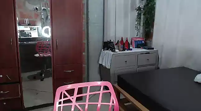 Snapshot of anngela01 chatting on 03.14.25 anngela01 online show from 03.14.25