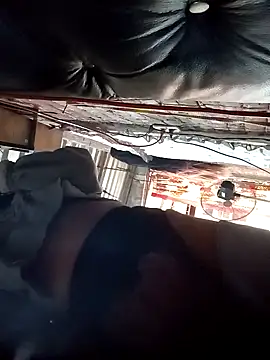 Snapshot of yovana13 chatting on 10.22.25 yovana13 online show from 10.22.25