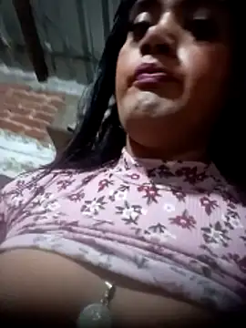 Snapshot of yovana13 chatting on 10.26.25 yovana13 online show from 10.26.25