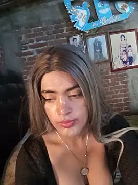 Snapshot of yovana13 chatting on 06.17.26 yovana13 online show from 06.17.26