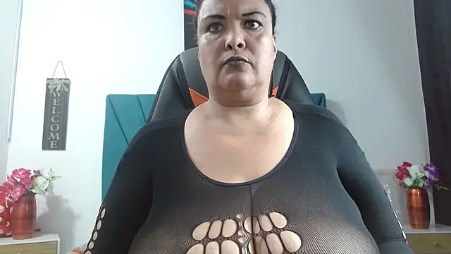 Snapshot of Dubraska1 chatting on 03.21.25 Dubraska1 online show from 03.21.25