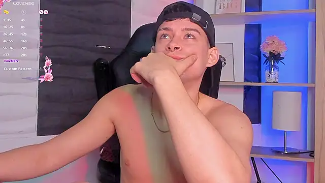 Snapshot of JadeSmiith_ chatting on 12.08.24 JadeSmiith online show from 12.08.24