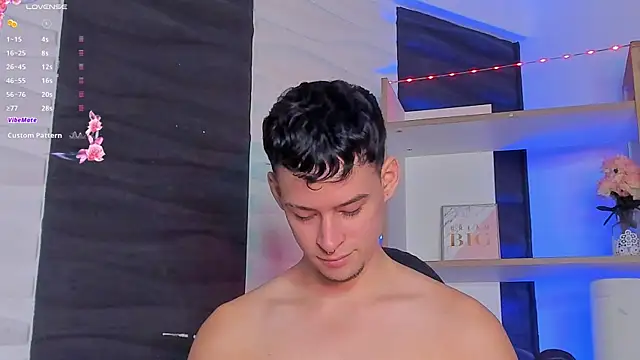 Snapshot of JadeSmiith_ chatting on 12.17.24 JadeSmiith online show from 12.17.24