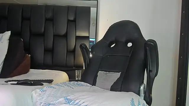 Snapshot of JadeSmiith_ chatting on 02.26.25 JadeSmiith online show from 02.26.25