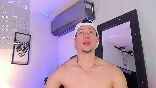 Snapshot of JadeSmiith_ chatting on 03.09.25 JadeSmiith online show from 03.09.25