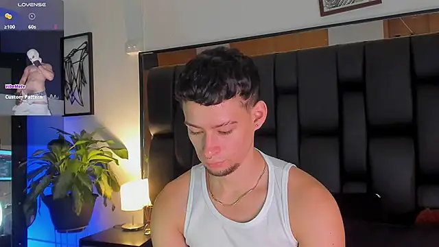 Snapshot of JadeSmiith_ chatting on 10.11.25 JadeSmiith online show from 10.11.25