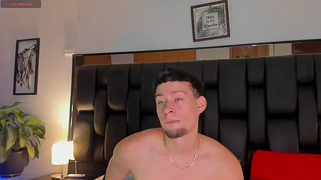 Snapshot of JadeSmiith_ chatting on 10.14.25 JadeSmiith online show from 10.14.25