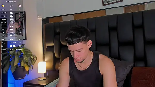 Snapshot of JadeSmiith_ chatting on 10.23.25 JadeSmiith online show from 10.23.25