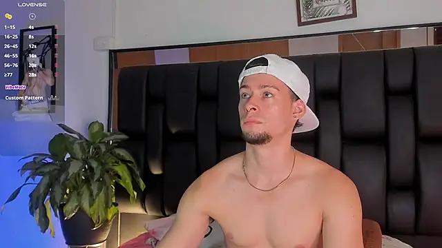 Snapshot of JadeSmiith_ chatting on 11.13.25 JadeSmiith online show from 11.13.25