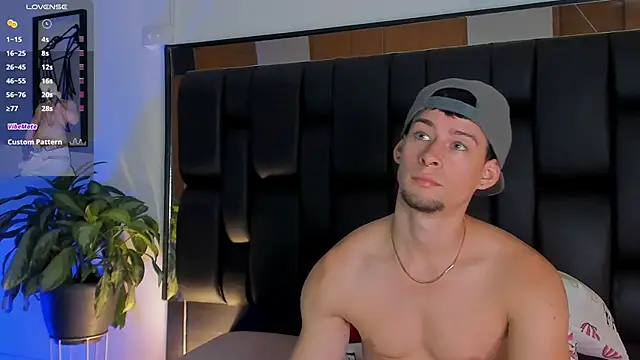 Snapshot of JadeSmiith_ chatting on 11.22.25 JadeSmiith online show from 11.22.25