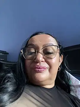 Gia Nahomi online show from 12.13.24