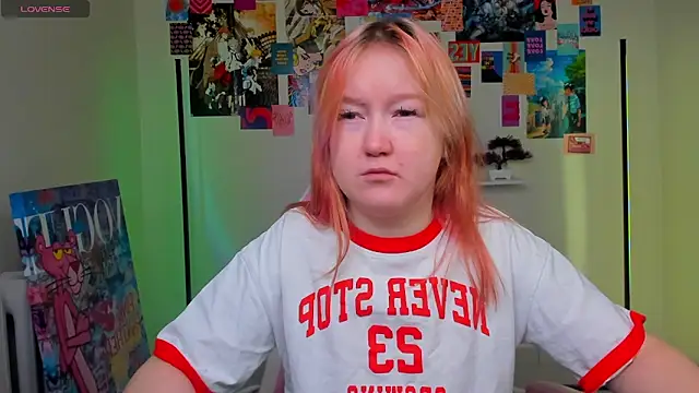 Snapshot of Sara_Robinson chatting on 03.08.25 Sara Robinson online show from 03.08.25