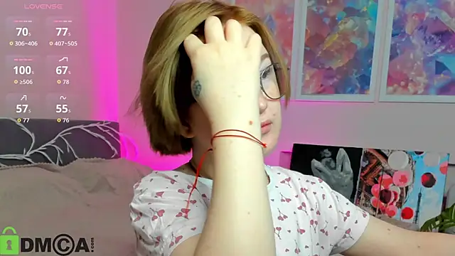 Snapshot of Sara_Robinson chatting on 10.22.25 Sara Robinson online show from 10.22.25