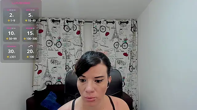 Snapshot of DanaaRey chatting on 10.23.25 DanaaRey online show from 10.23.25