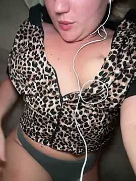 Snapshot of scarletseduction_ chatting on 05.26.26 scarletseduction online show from 05.26.26