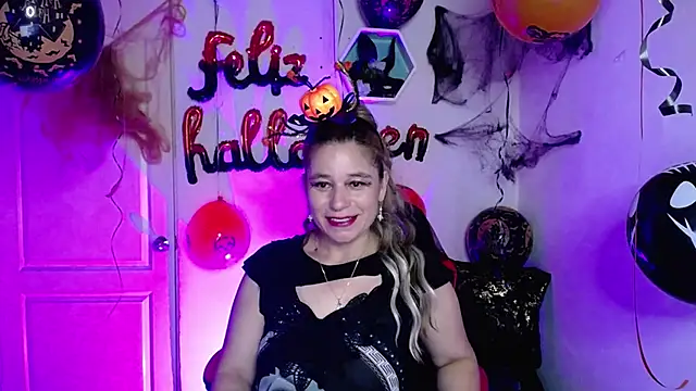 AuroraRojas online show from 10.21.25