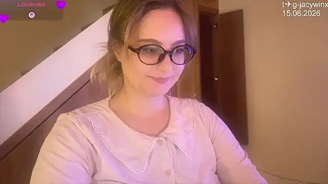 Snapshot of JacyWinslat chatting on 06.15.26 JacyWinslat online show from 06.15.26
