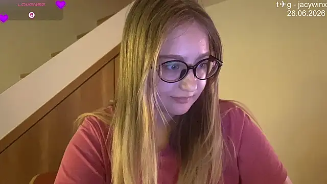 Snapshot of JacyWinslat chatting on 06.26.26 JacyWinslat online show from 06.26.26
