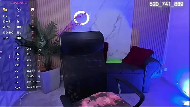 Snapshot of DylanRosse chatting on 11.10.25 DylanRosse online show from 11.10.25