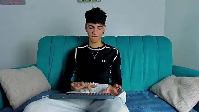 Snapshot of NeoRaptis chatting on 01.31.25 NeoRaptis online show from 01.31.25