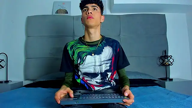 Snapshot of NeoRaptis chatting on 02.21.25 NeoRaptis online show from 02.21.25