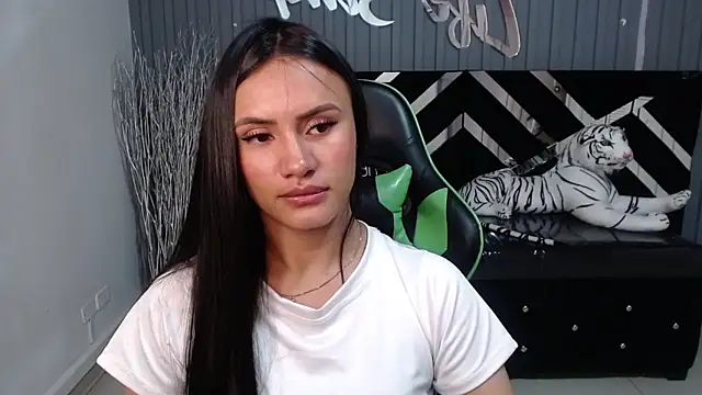 Snapshot of allison_a1 chatting on 02.19.25 allison a1 online show from 02.19.25