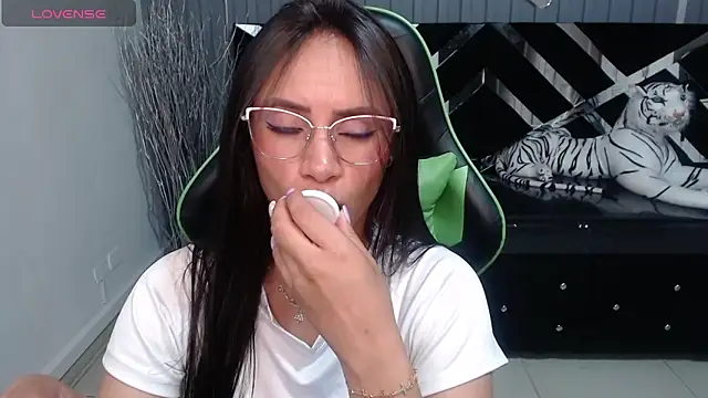 Snapshot of allison_a1 chatting on 03.20.25 allison a1 online show from 03.20.25