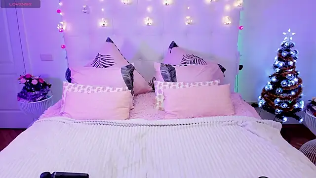 Snapshot of JulieTaylors chatting on 12.06.24 JulieTaylors online show from 12.06.24