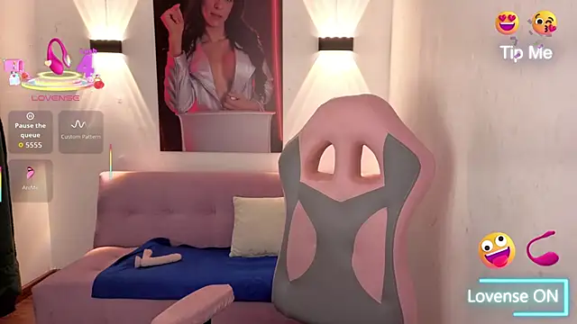 Snapshot of vittorialombardi__ chatting on 09.10.25 vittorialombardi online show from 09.10.25