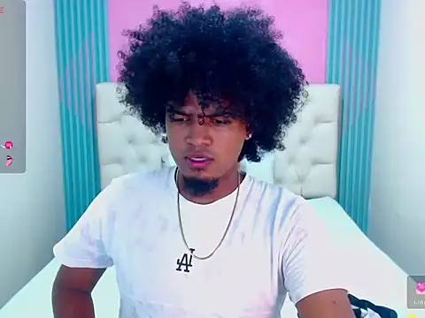 Snapshot of JaicobRuneer chatting on 10.02.25 JaicobRuneer online show from 10.02.25