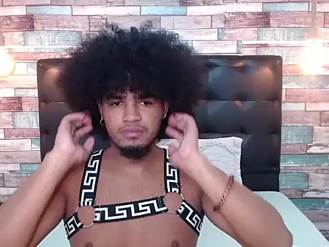 Snapshot of JaicobRuneer chatting on 10.11.25 JaicobRuneer online show from 10.11.25