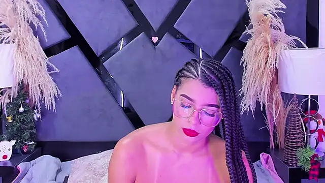 TiaraRosse online show from 12.18.25