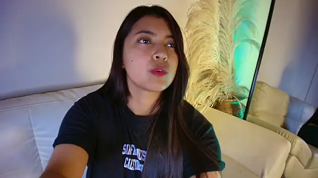 Snapshot of Rebeca_Williams_ chatting on 02.05.25 Rebeca Williams online show from 02.05.25