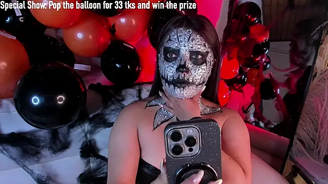 Snapshot of Rebeca_Williams_ chatting on 10.31.25 Rebeca Williams online show from 10.31.25