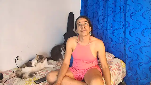 Oh Tique online show from 12.04.25