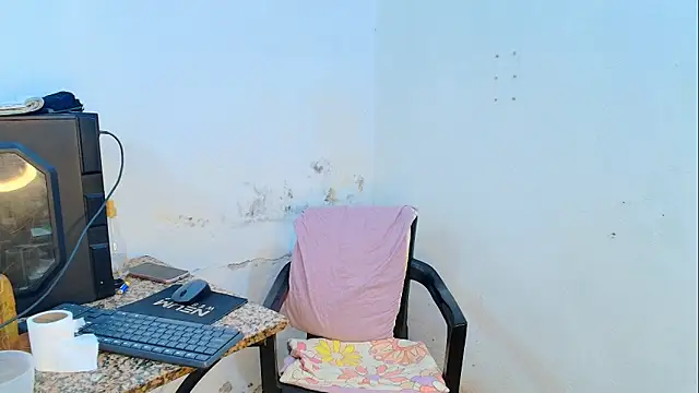 Snapshot of Oh_Tique chatting on 04.29.26 Oh Tique online show from 04.29.26