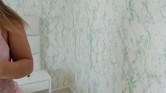 MIA  SAENZ online show from 12.25.24