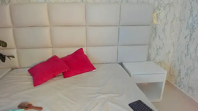 MIA  SAENZ online show from 01.16.25