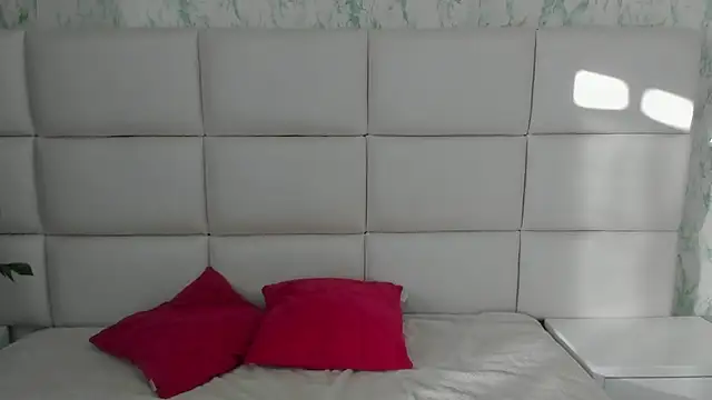 MIA  SAENZ online show from 01.17.25