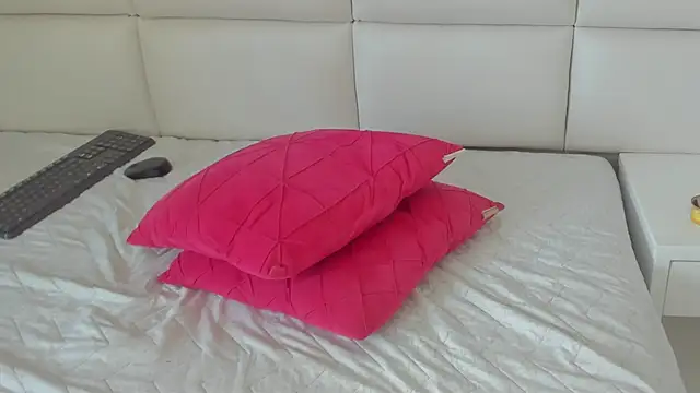 MIA  SAENZ online show from 02.22.25