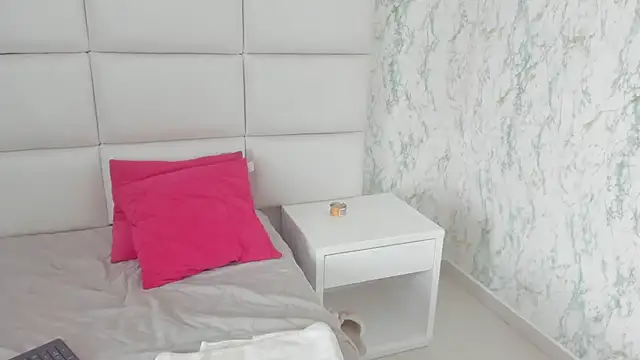 MIA  SAENZ online show from 03.01.25