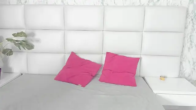 MIA  SAENZ online show from 03.03.25