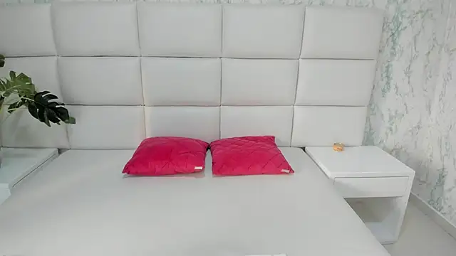 MIA  SAENZ online show from 03.13.25