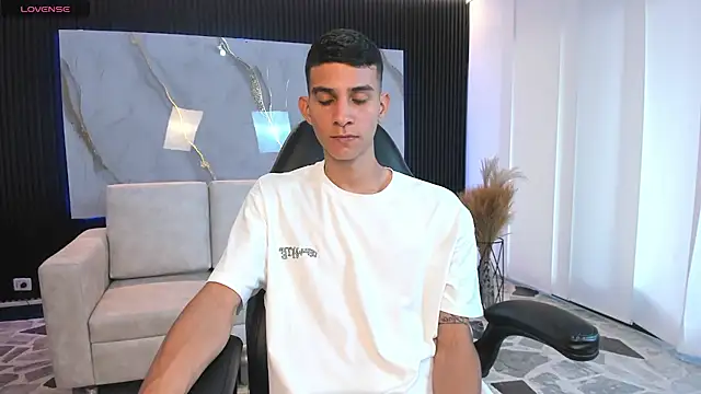 Aaron Scoot online show from 03.05.26