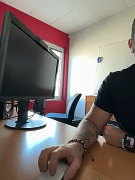 Snapshot of Ringhio199 chatting on 12.27.24 Ringhio199 online show from 12.27.24