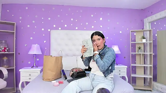 Snapshot of scarlette_15_ chatting on 11.20.25 scarlette 15 online show from 11.20.25