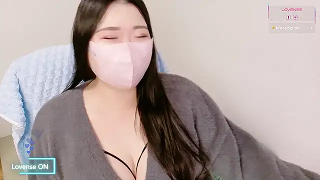 Snapshot of yukinko_o_ chatting on 11.18.25 yukinko o online show from 11.18.25