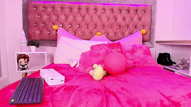 EmmaWilder online show from 02.22.25