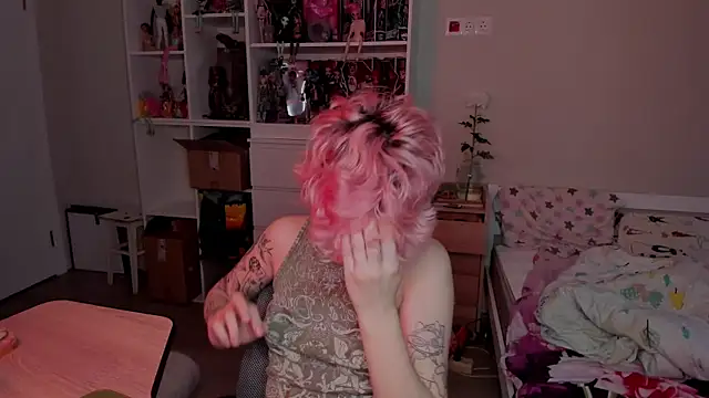 Snapshot of School_Love chatting on 11.19.25 School Love online show from 11.19.25