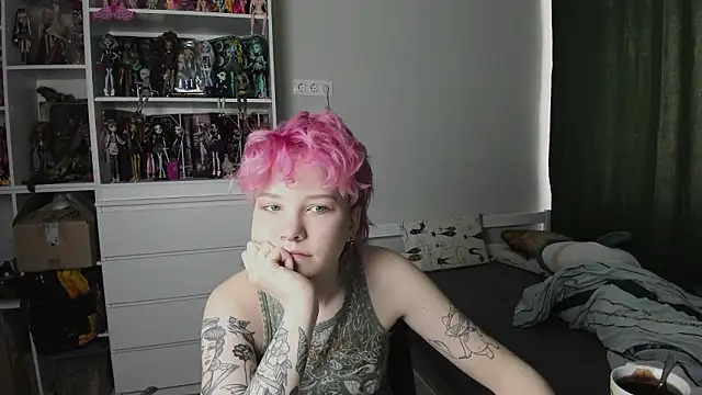 School Love online show from 03.10.26